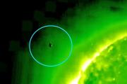 La telecamera della ISS cattura un'enorme Sfera UFO armata catturata dalla navetta