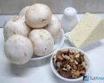 Champignon ripieni con noci e formaggio Cucinare champignon ripieni con noci e formaggio