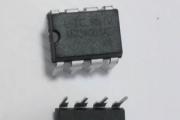MC34063 एक नियंत्रक PWM (PFM) CC-CC कन्वर्टर का एक छोटा और छोटा उपयोगकर्ता इंटरफ़ेस प्रदान करता है'mc34063 con un transistor ad effetto di campo