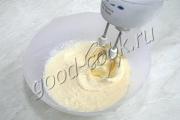 Torta al latte d'uccello con crema di semolino e limone